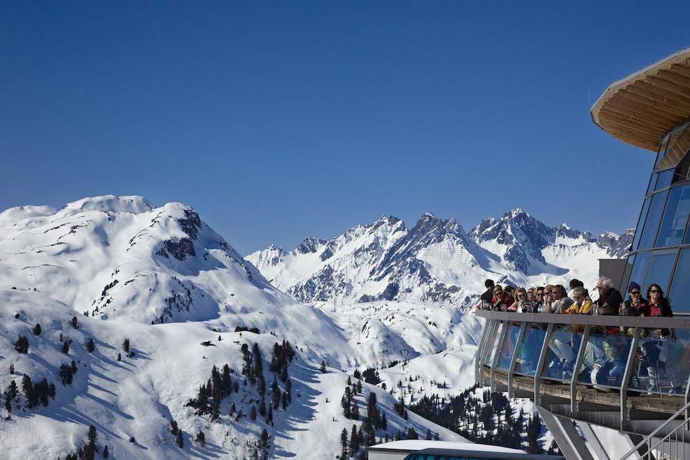 Berghotel Basur - Das Schihotel Am Arlberg Флирш Екстериор снимка